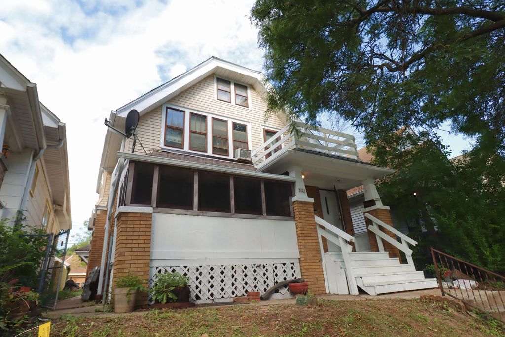 3225 N 39th St, Milwaukee