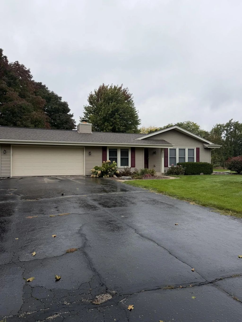 11321 N County View Dr, Mequon
