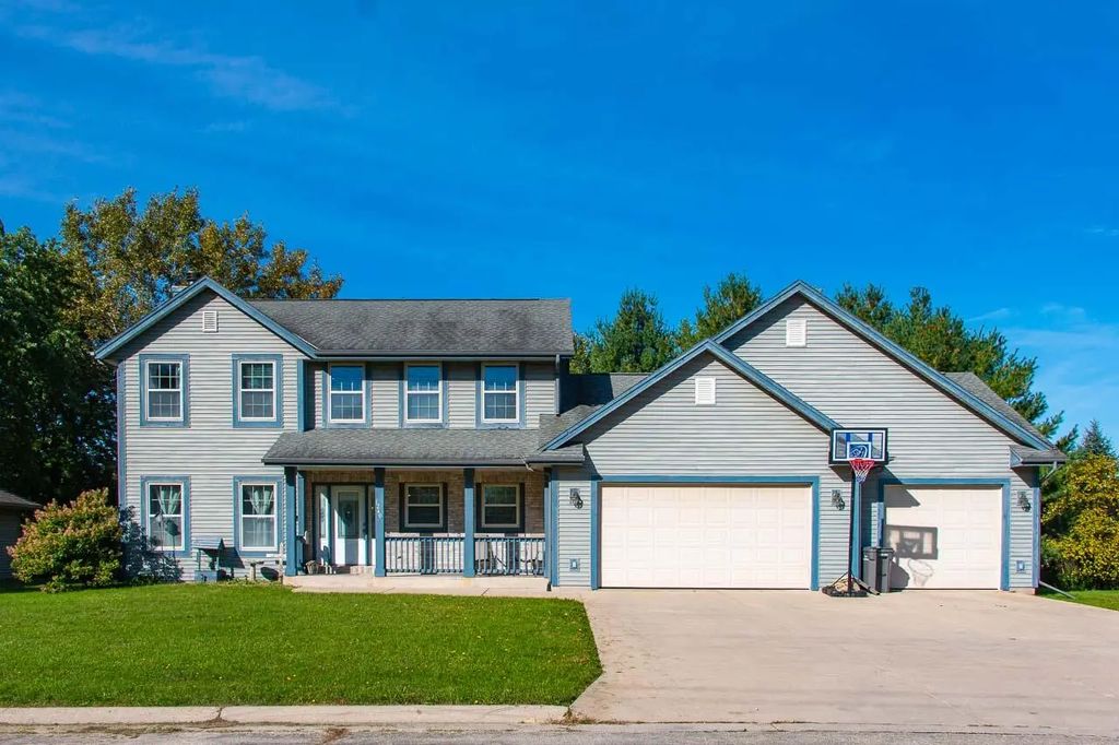 1240 N Water St, Watertown