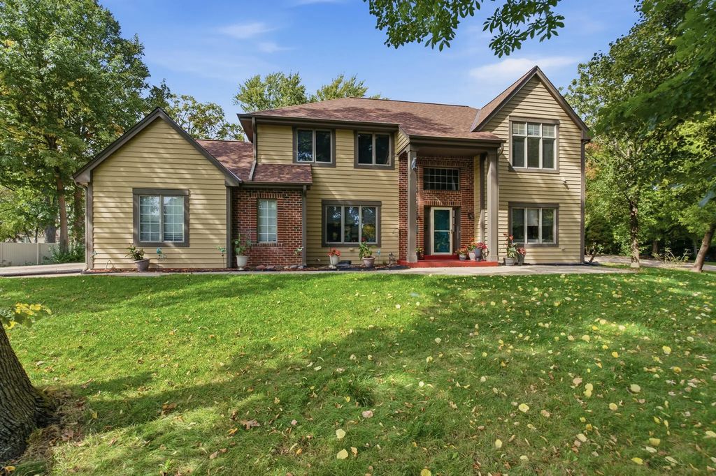 11210 W Green Tree Rd, Milwaukee