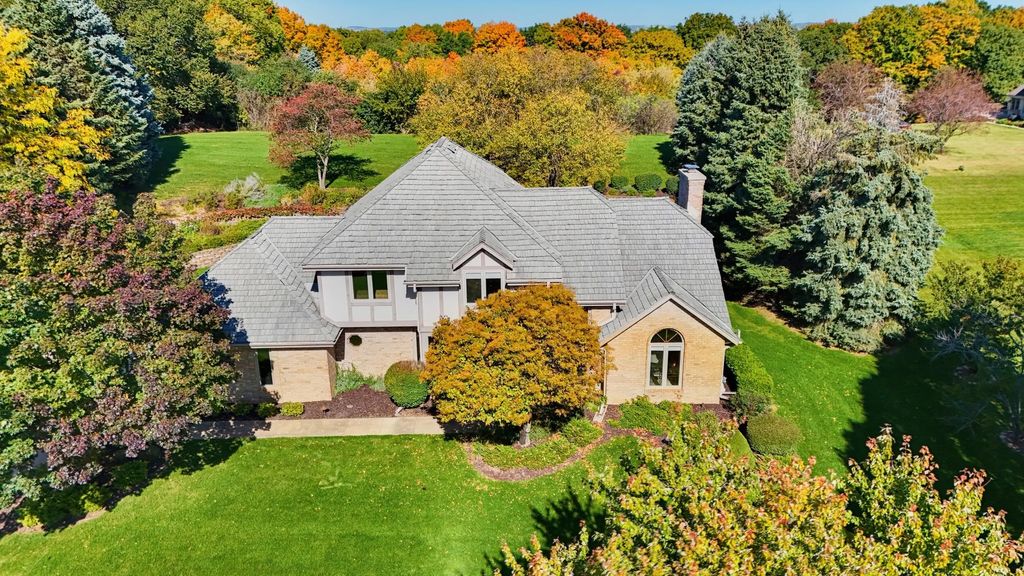 S60w24120 Red Wing Dr, Waukesha