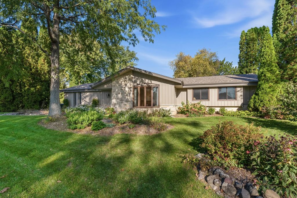 8840 Greenhill Ln, Greendale