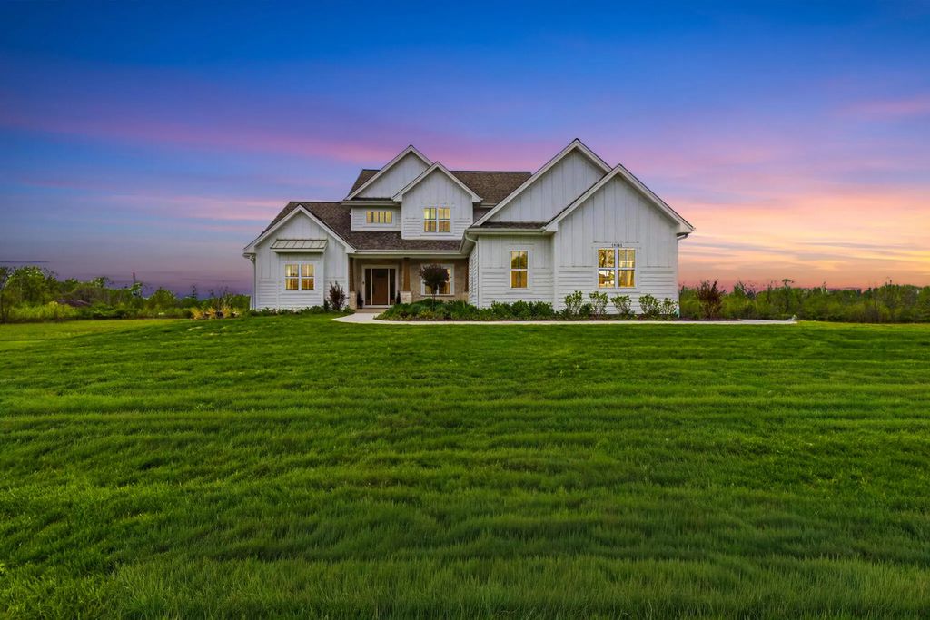 14141 N Lake Shore Dr, Mequon