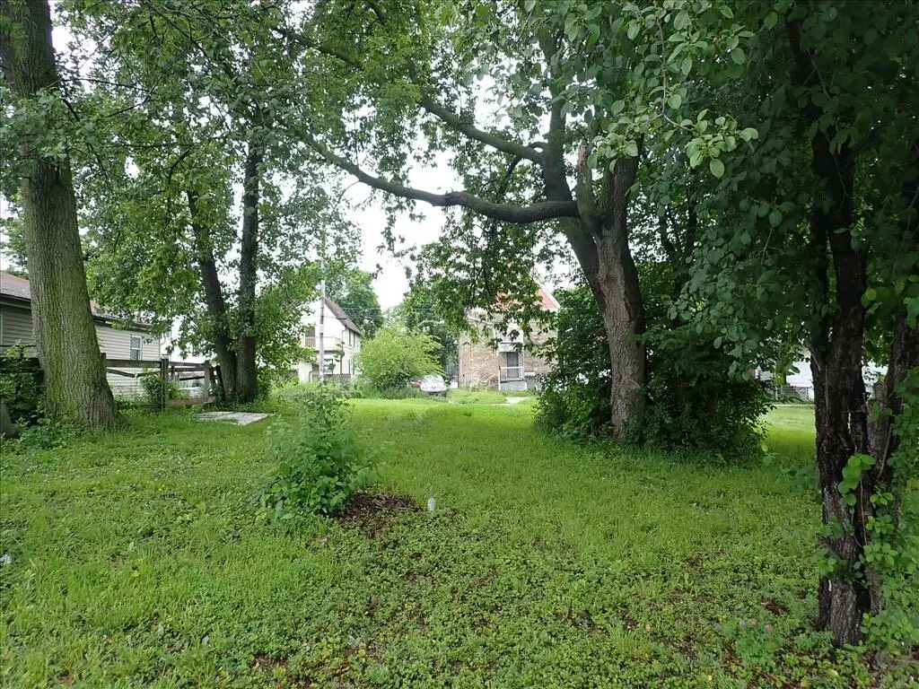 2327 N 8th St, Milwaukee