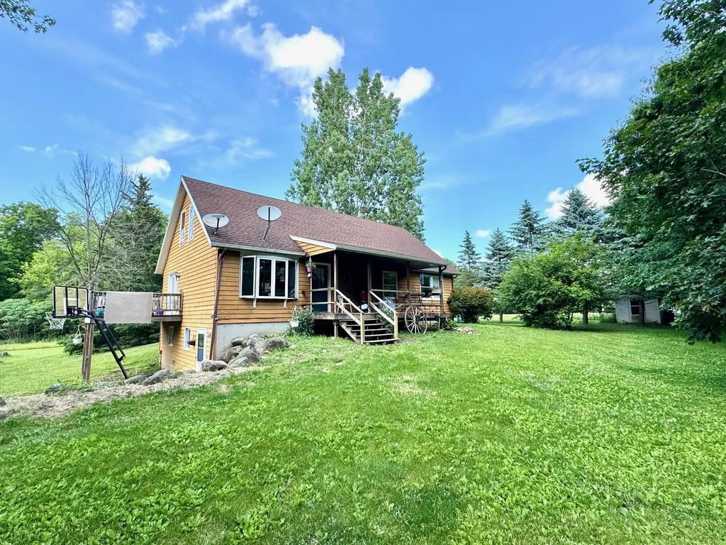 W1484 Schmidt Rd, Randolph