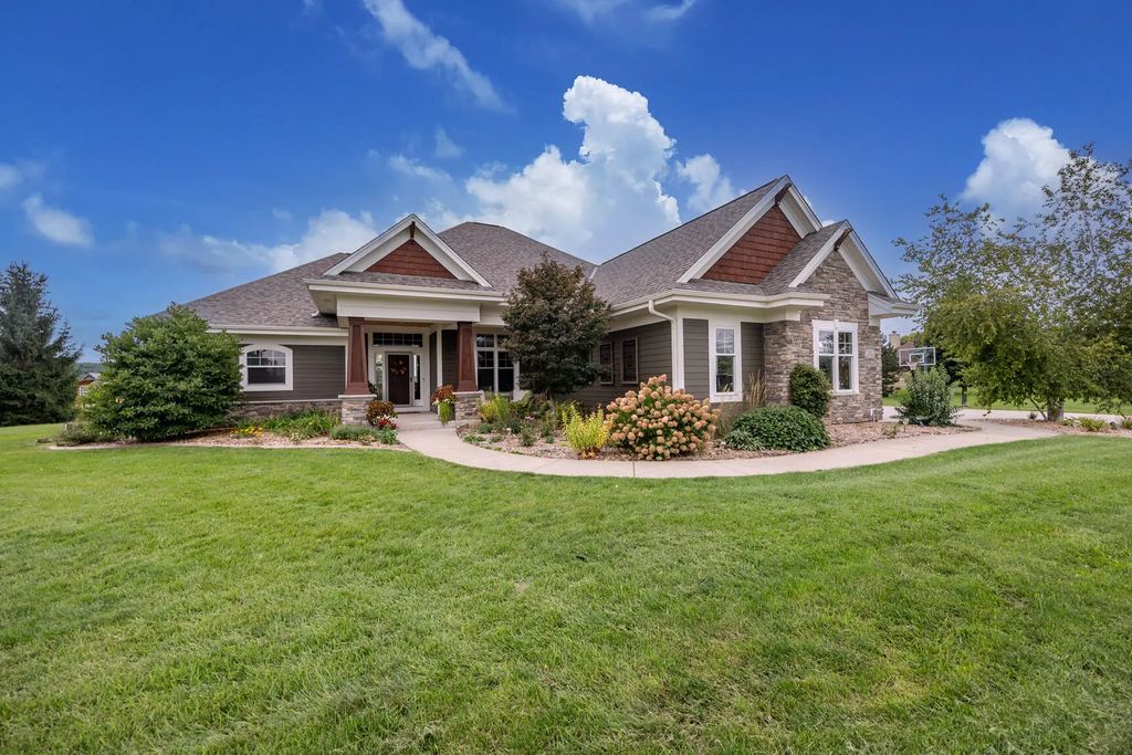 S84w33185 Brown Bear Ln, Mukwonago