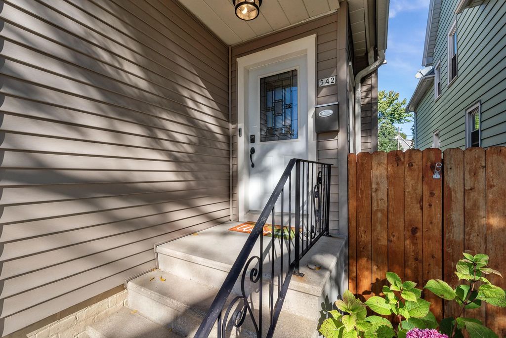 542 E Potter Ave, Milwaukee