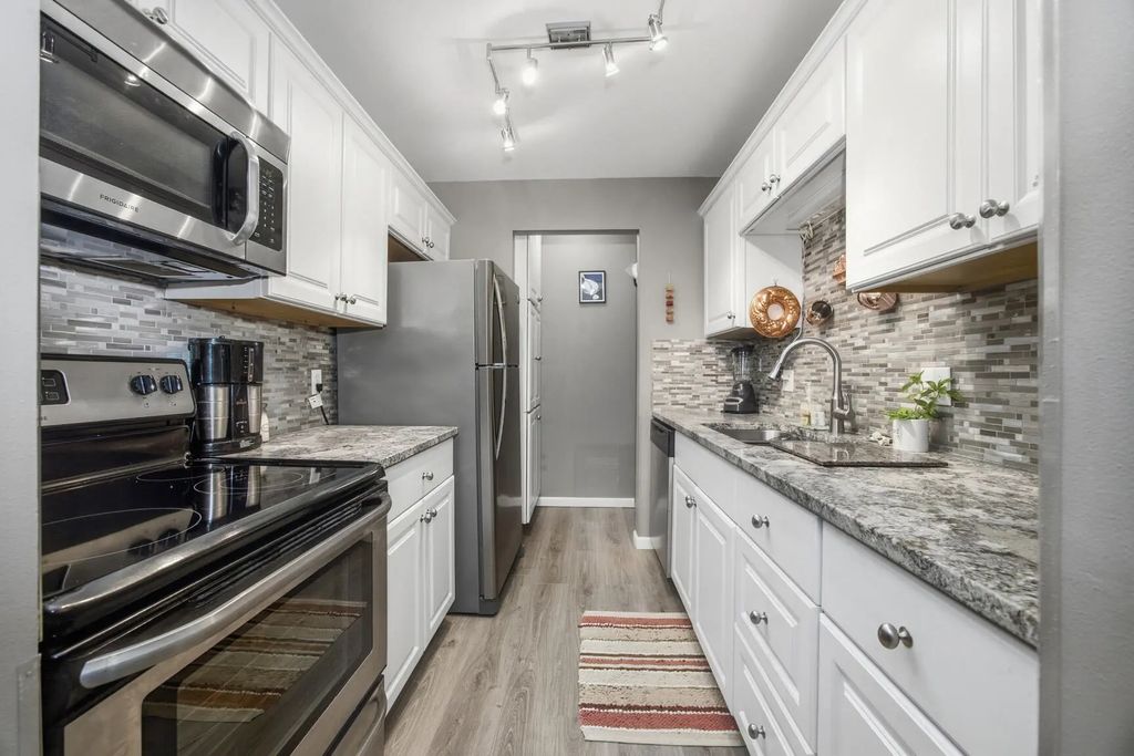 10340 W Whitnall Edge Dr 103, Franklin