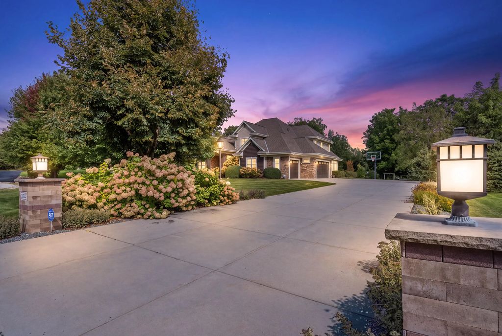 11542 N Creekside Ct, Mequon