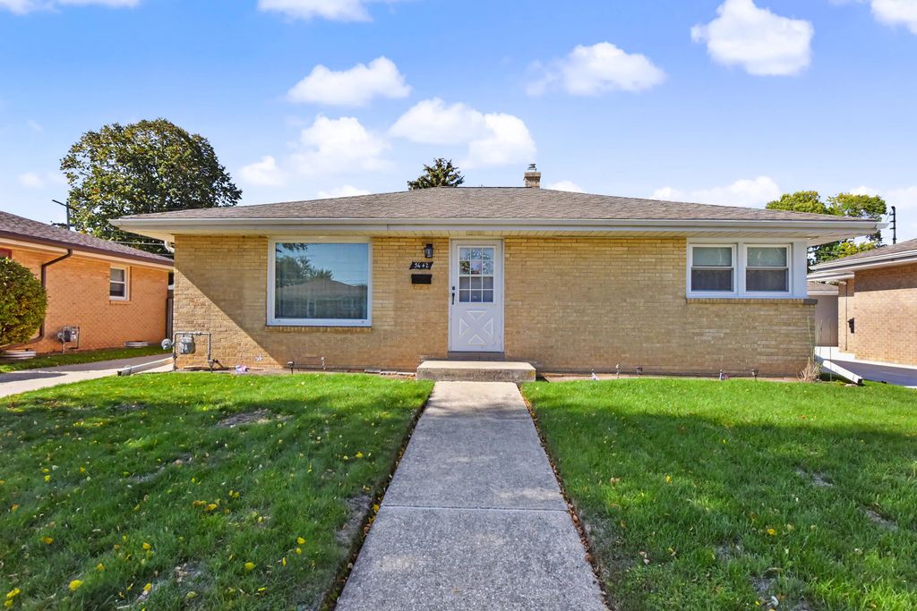 3642 Charles St, Racine