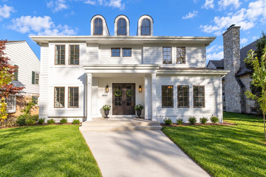 4840 N Larkin St, Whitefish Bay