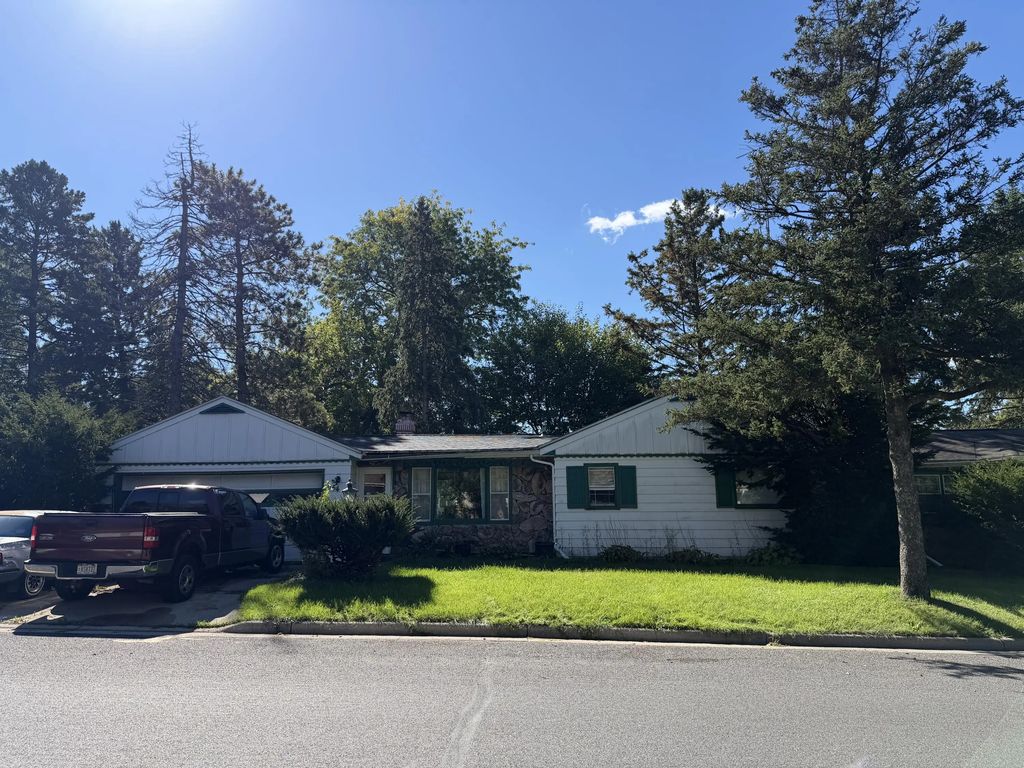 654 Phoenix St, Delavan