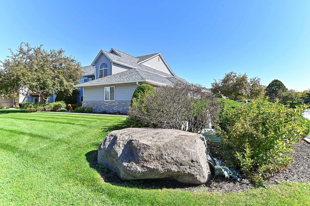2211 N University Dr Unit 4, Waukesha
