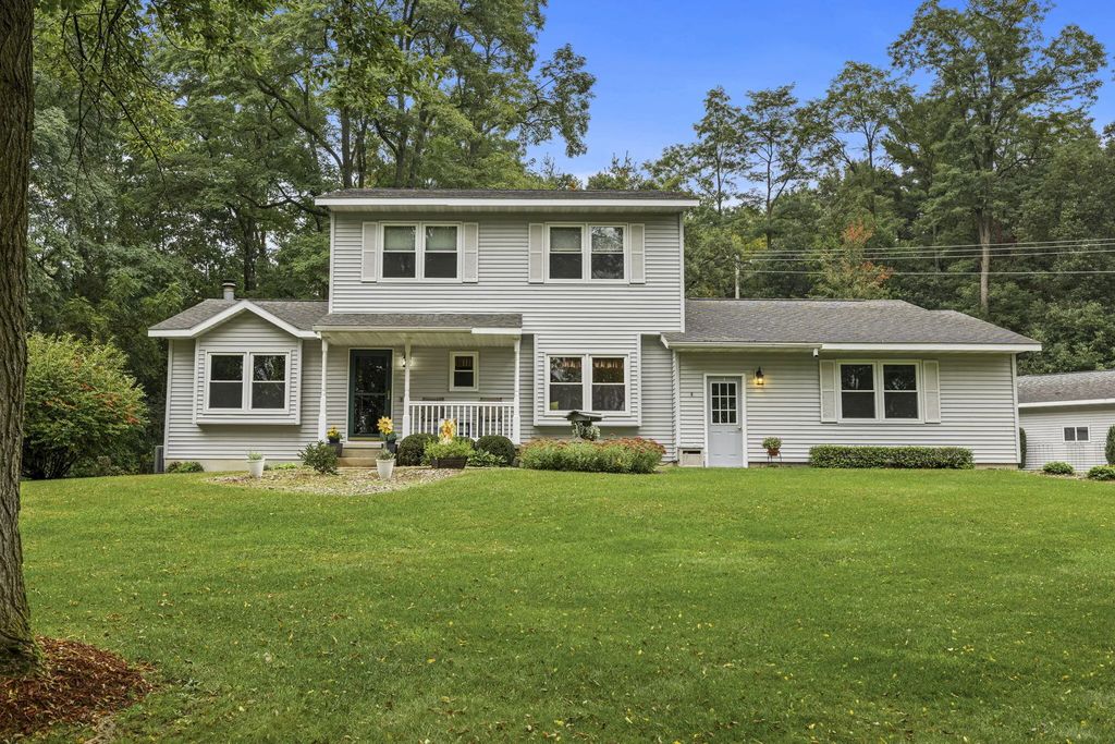 23613 Emerald Ave, La Grange
