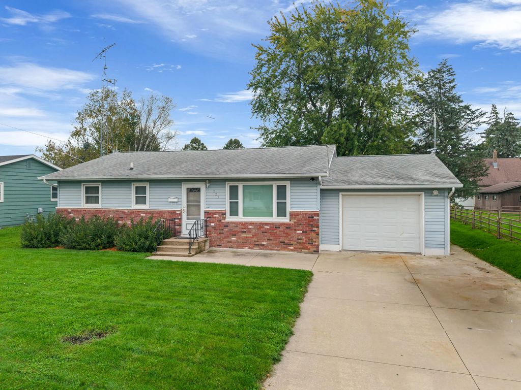 823 East St S, Caledonia