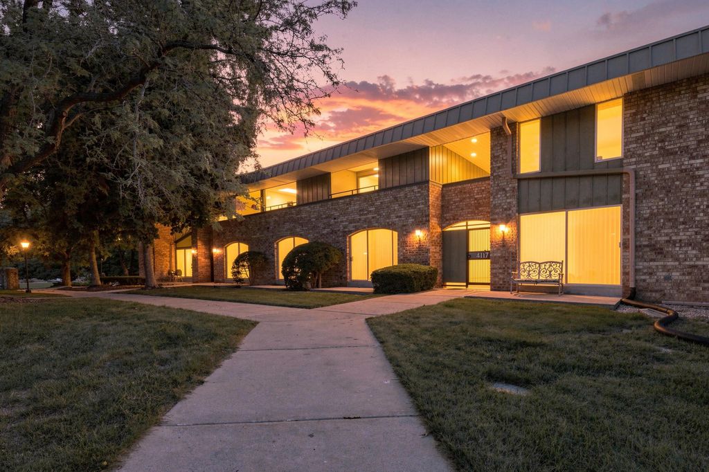 4117 W Rivers Edge Cir 13, Brown Deer