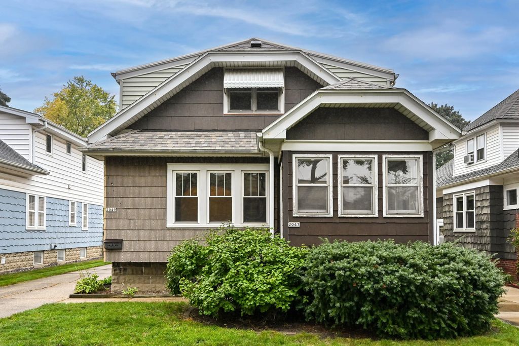 2047 S 86th St, West Allis