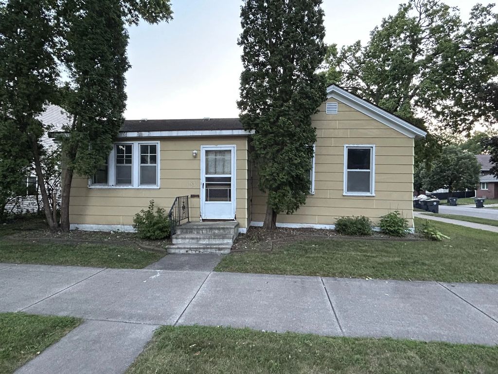 731 10th St N, La Crosse