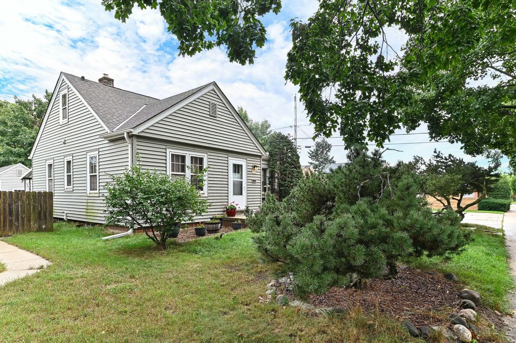 3852 S 5th St, Milwaukee