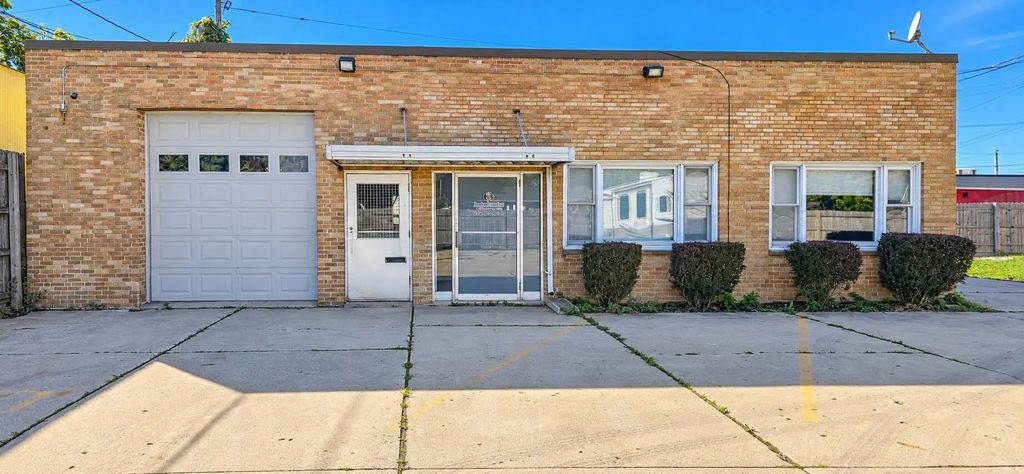 2837 Lathrop Ave, Racine