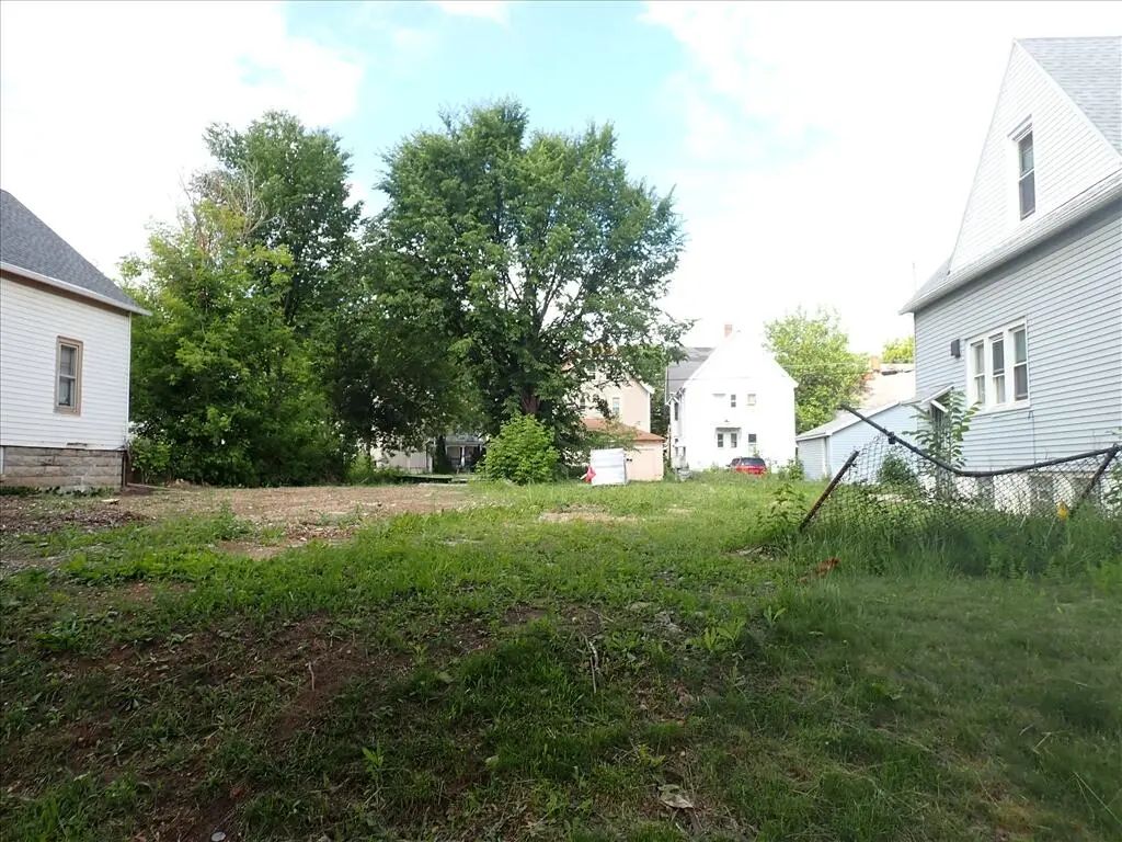 2865 N Dr Lester Carter Dr, Milwaukee