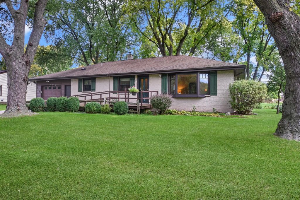 1904 Chestnut St, West Bend