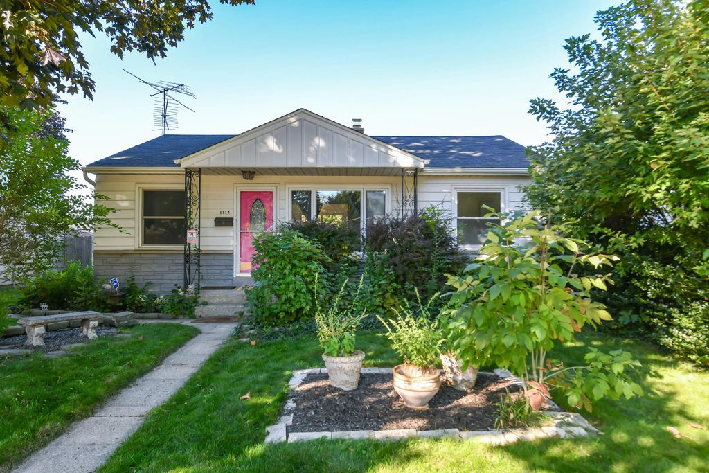 1117 S 107th St, West Allis