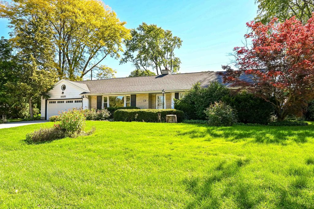11029 W Courtland Ave, Wauwatosa