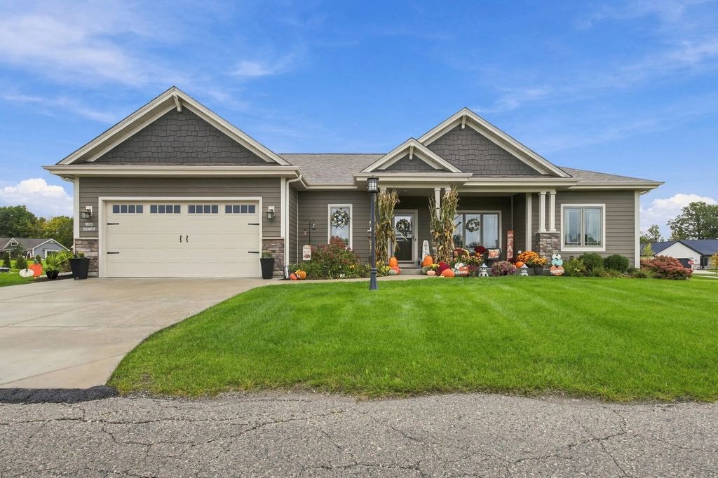 W208n16296 Renee Way, Jackson