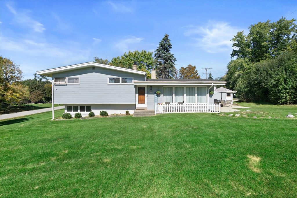 14430 Hyland Dr, Brookfield