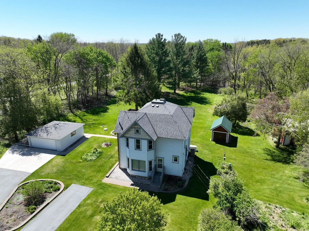 S83w24105 Artesian Ave, Big Bend