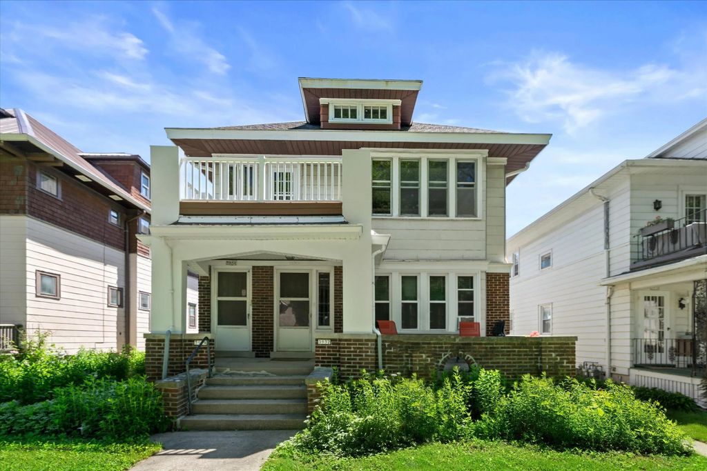 3932 N Maryland Ave 3934, Shorewood