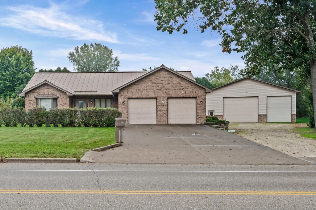 525 14th St S, La Crescent