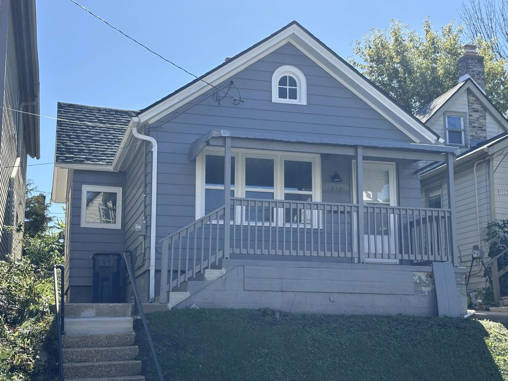 1017 E Pearson St, Milwaukee