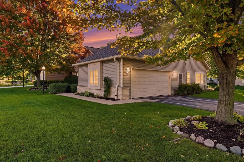 5364 S Butterfield Way, Greenfield