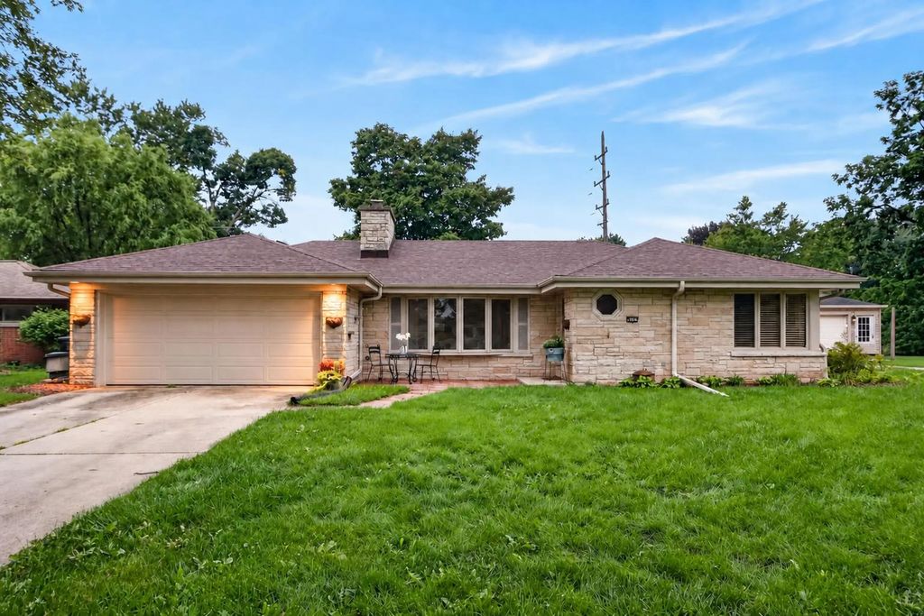 2127 Crestview Ct, Milwaukee