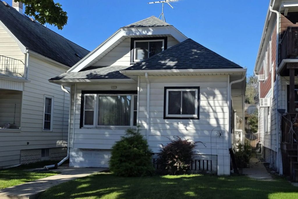 1533 S 72nd St, West Allis