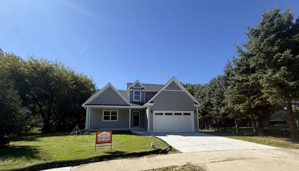 2308 Finch Ct, Waukesha
