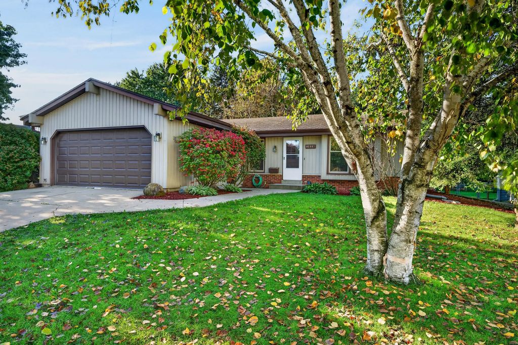 1616 Haymarket Rd, Waukesha