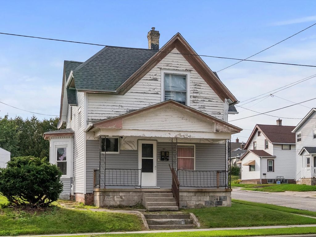 1602 S 10th St, Manitowoc