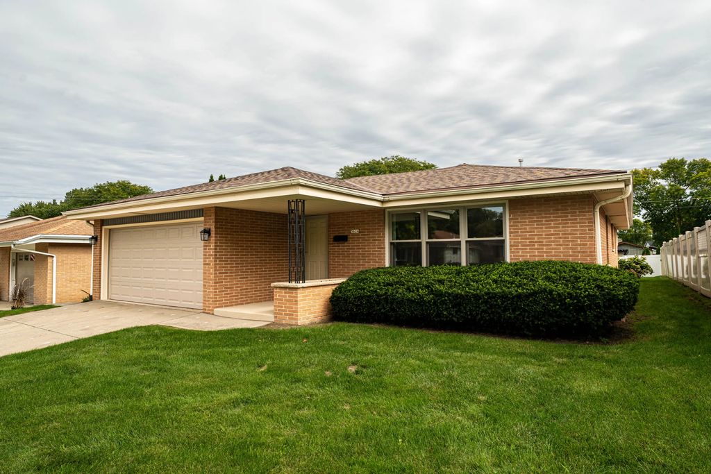 5624 S 24th St, Milwaukee