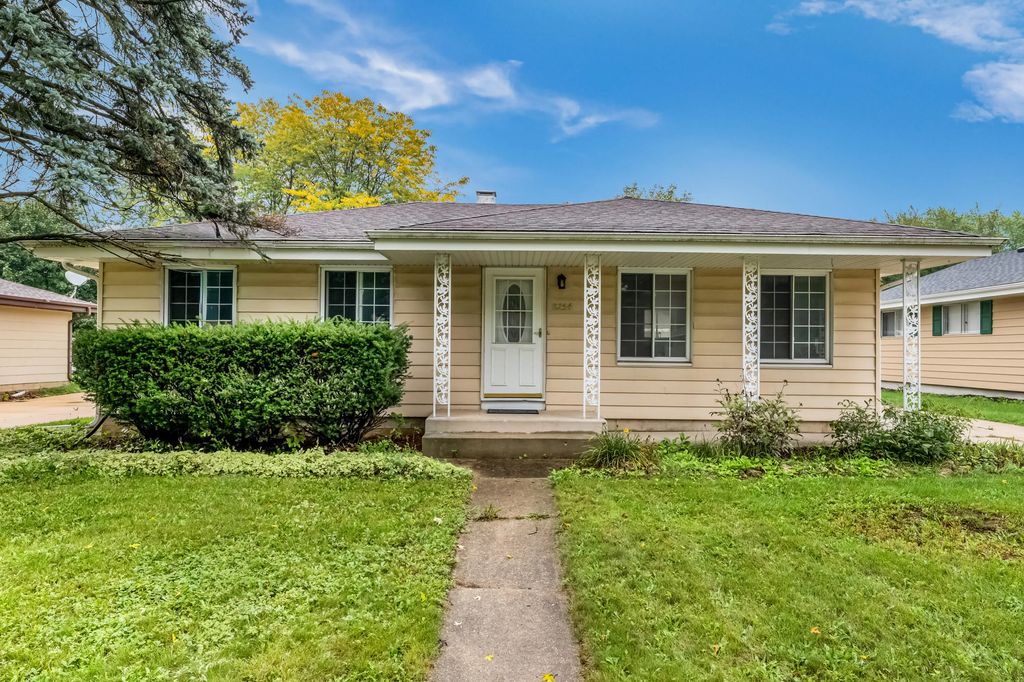 8254 N 106th St, Milwaukee
