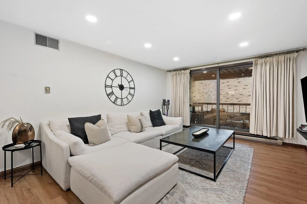 1818 E Shorewood Blvd 211, Shorewood