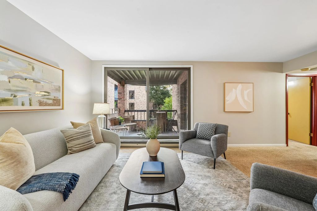 1906 E Shorewood Blvd 265, Shorewood