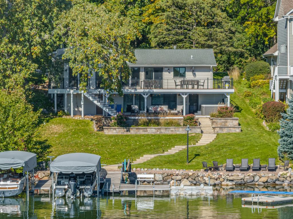 N7564 W Lakeshore Dr, Whitewater