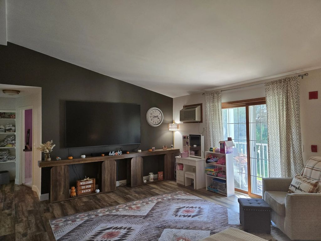 2134 Marie Ct 4, West Bend