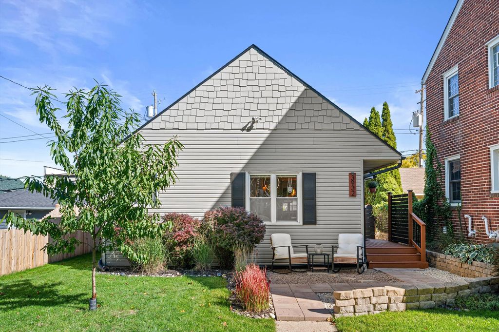 3932 S 1st St, Milwaukee
