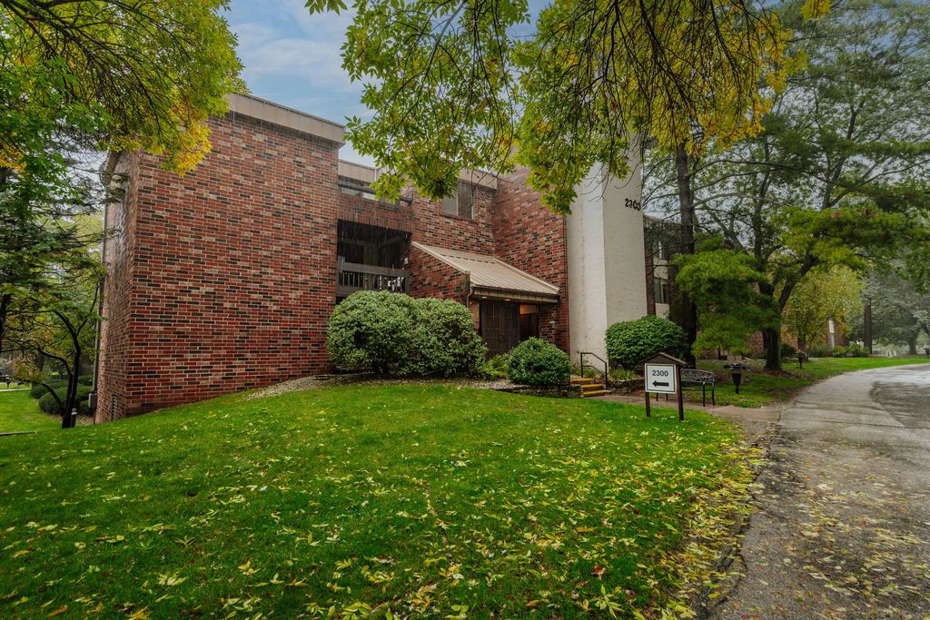 2300 W Good Hope Rd 243, Glendale