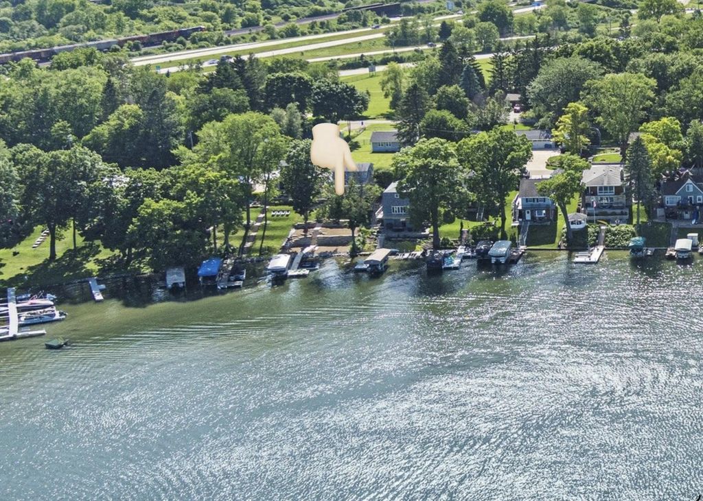 W342n4878 W Lindy Ln, Oconomowoc