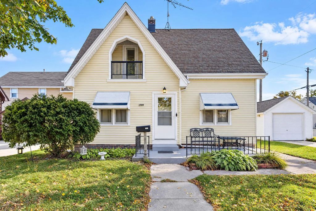 1909 S 10th St, Sheboygan